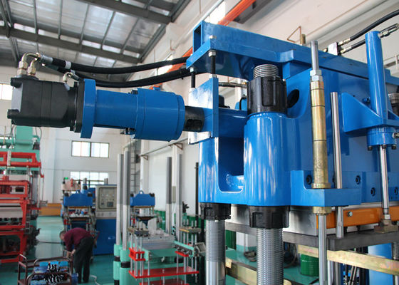 Adjustable Speed Hydraulic Rubber Moulding Machine 800 Ton Space Saving For Car Industry
