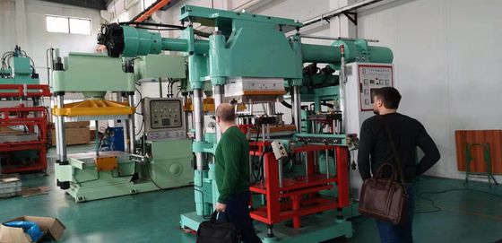 Horizontal 200 Ton Rubber Injection Molding Machine Space Saving For Factory Apply