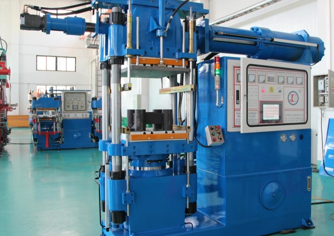 Custom Horizontal Rubber Injection Molding Machine 400 Ton For Arm