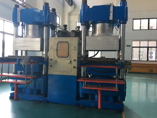 Rubberinspuitmachine met vacuümcompressie 300 ton voor rubbertoebehoren