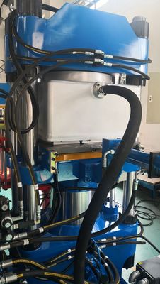 Automatische Gummipresse Vakuum-Kompressionsformmaschine zum Herstellen von Lenkradbedeckung Innengummiring
