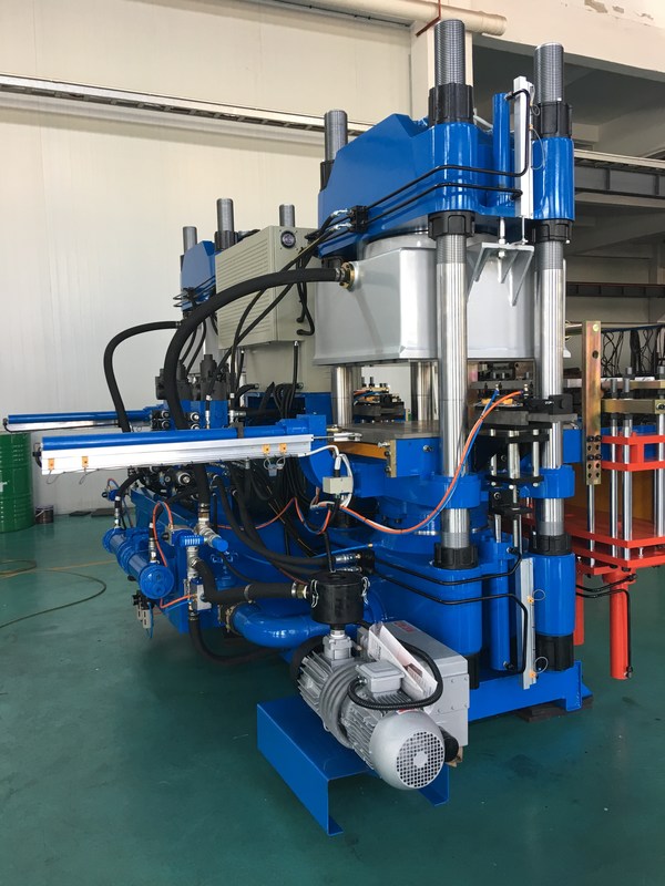 Silicone Rubber Vacuum Compression Moulding Machine For Electronic Parts 200 Ton 3 RT